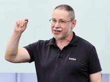 Почему Трамп говорит, что с Украиной труднее иметь дело, чем с Россией?