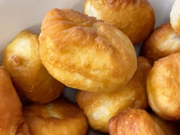 Смешайте это с кипятком – и тесто будет как пух. Простой и удачный рецепт жареных пирожков