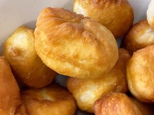 Смешайте это с кипятком – и тесто будет как пух. Простой и удачный рецепт жареных пирожков