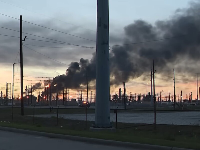 У Техасі стався вибух на великому НПЗ. Це вже друга пожежа на такому об'єкті за два тижні