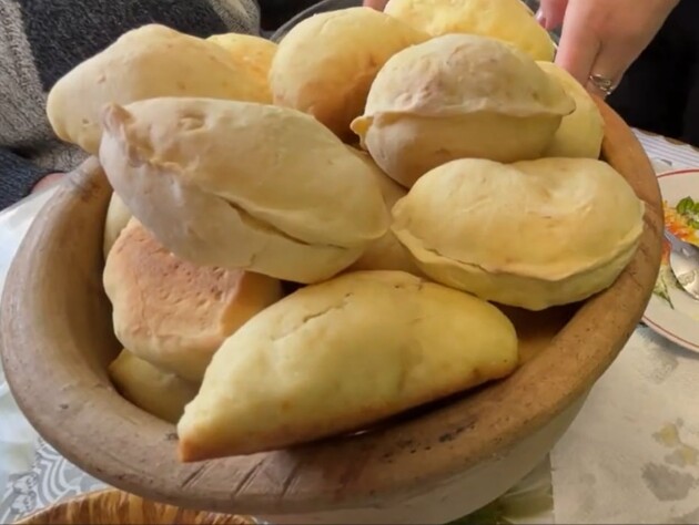 Приготовьте опеканцы – давнее украинское блюдо, которое подают к борщу. Секрет – в начинке