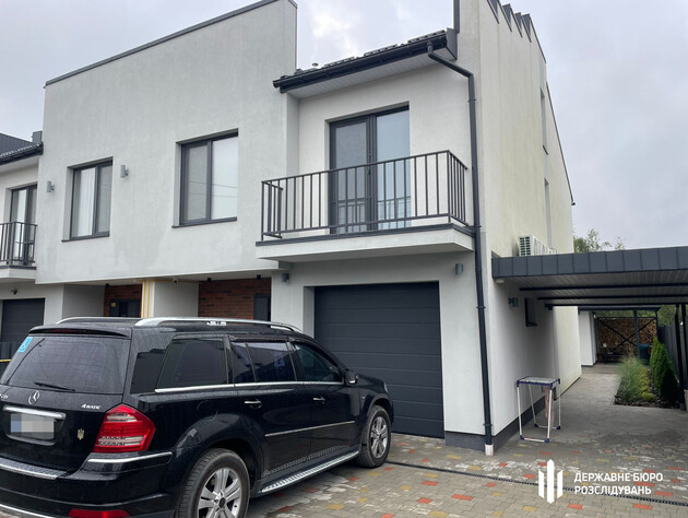 Маєток, Mercedes і Nissan. У начальника Львівського ТЦК виявили незадеклароване майно на 8 млн грн