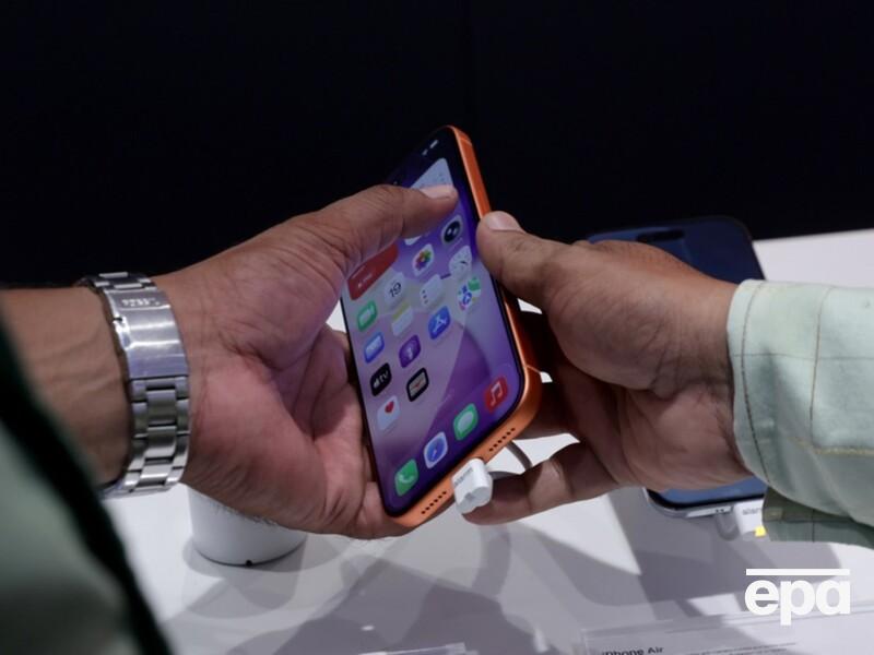 Українці поскаржилися, що отримали "муляжі" замість iPhone. Що кажуть магазини