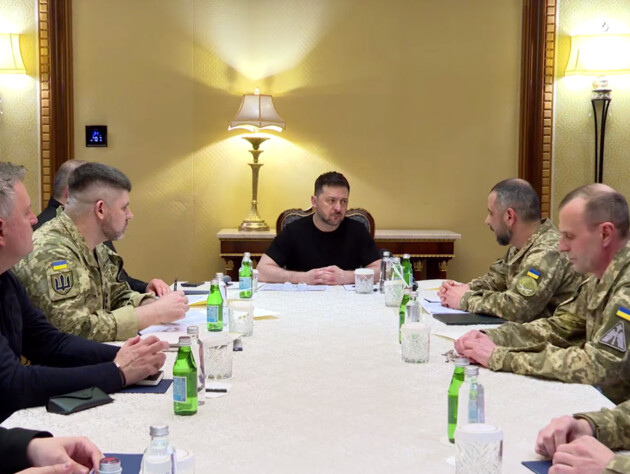 Зеленський зустрівся з українськими військовими експертами, які працюють у Саудівській Аравії