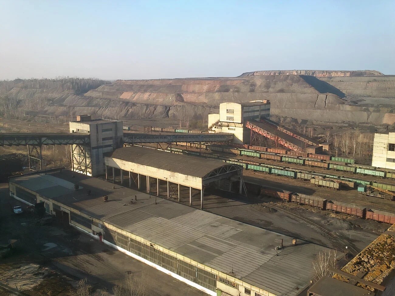 Тіньовий контроль над фабрикою 