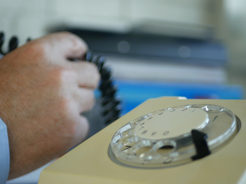 Глава "Ростелекома" посоветовал всем россиянам вернуться к стационарным телефонам