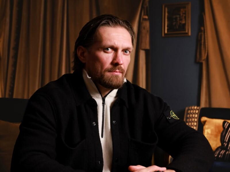 Новый модный тренд? Усик снова появился на публике в обуви разного цвета. Фото