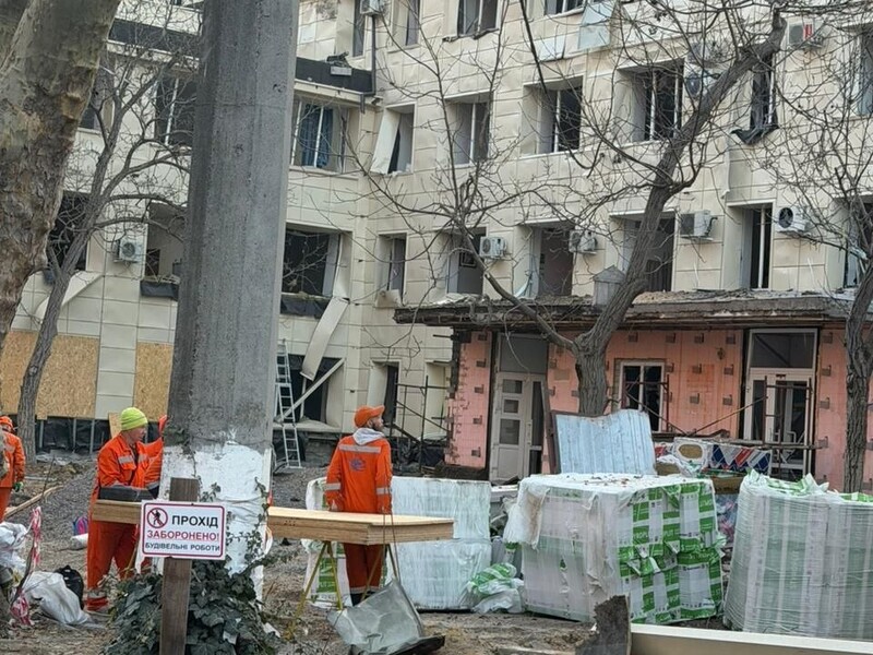 РФ обстріляла пологовий будинок в Одесі. Фото