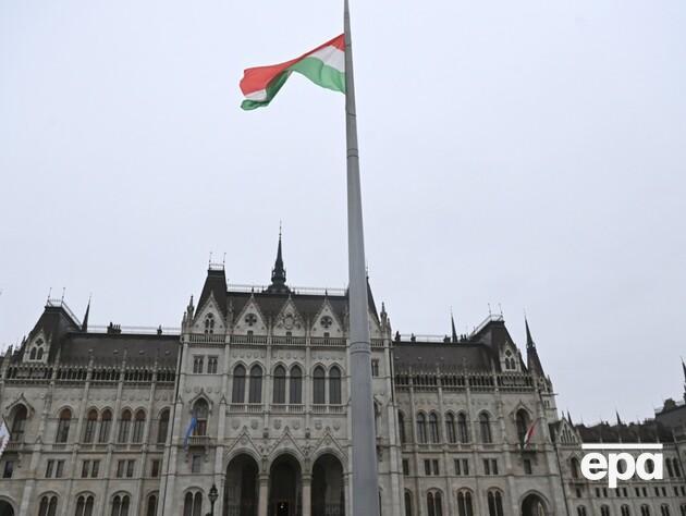 Угорські урядові літаки могли перевозити валюту й коштовності з Росії. Як ця історія вплинула на вибори