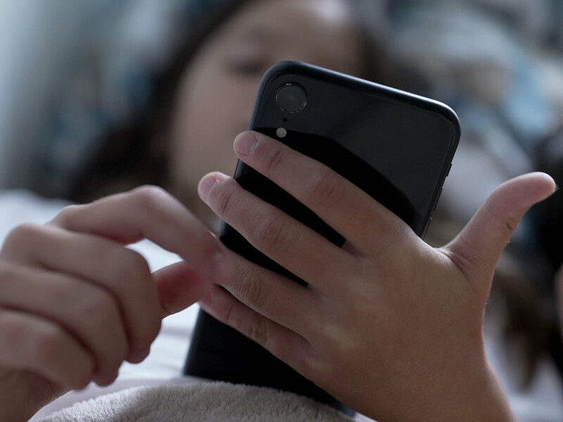 Індонезія обмежила соцмережі для дітей і підлітків, але є винятки