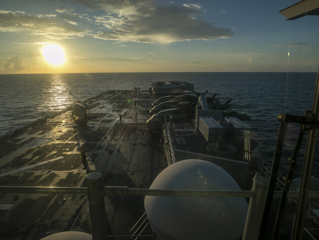 Корабель USS Tripoli ВМС США з морськими піхотинцями прибув на Близький Схід