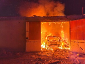 РФ атакувала енергетику в Одеській області, один із дронів влучив у будинок. Фото