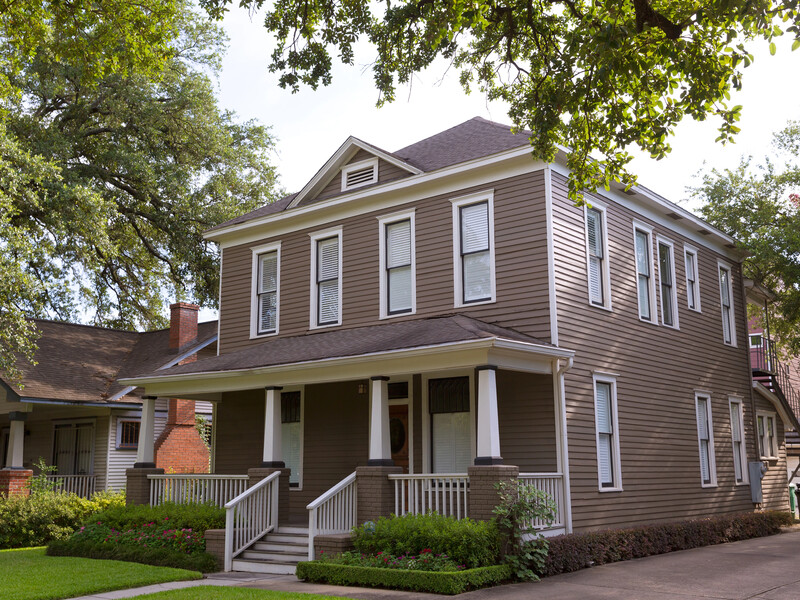 Подростки сняли дом для вечеринки для семерых, но в гости пришли сотни человек. Чем все закончилось?