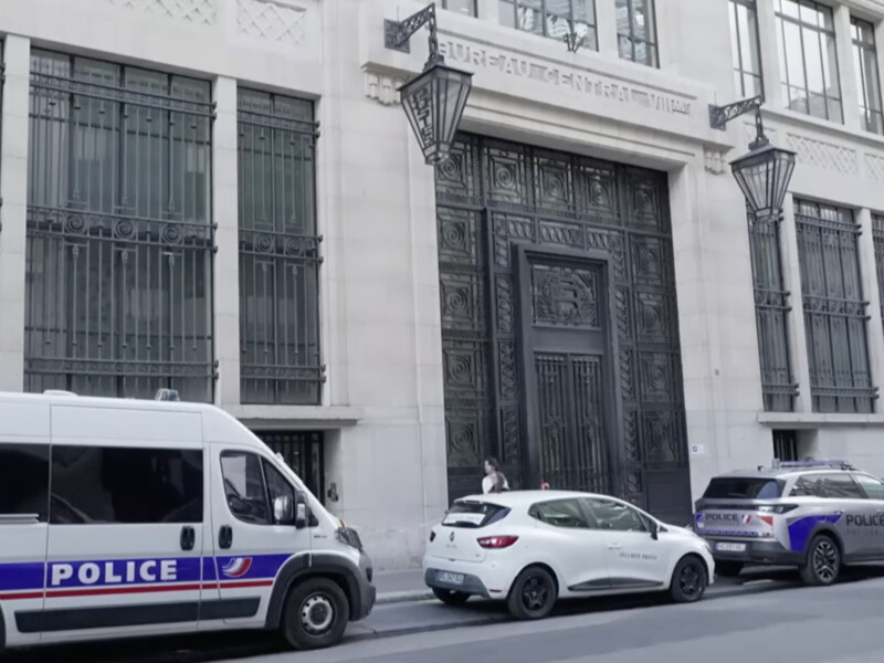 Спроба теракту в банку США неподалік Єлисейських Полів. Серед затриманих – неповнолітні, завербовані в соцмережах