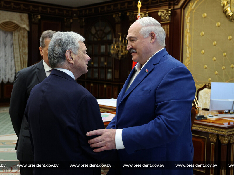 Трамп із нетерпінням чекає на зустріч із Лукашенком, із яким його спецпосланник пив горілку