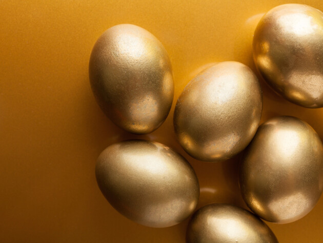 Используйте краску именно так - у вас получатся золотистые крашенки. Лайфхак