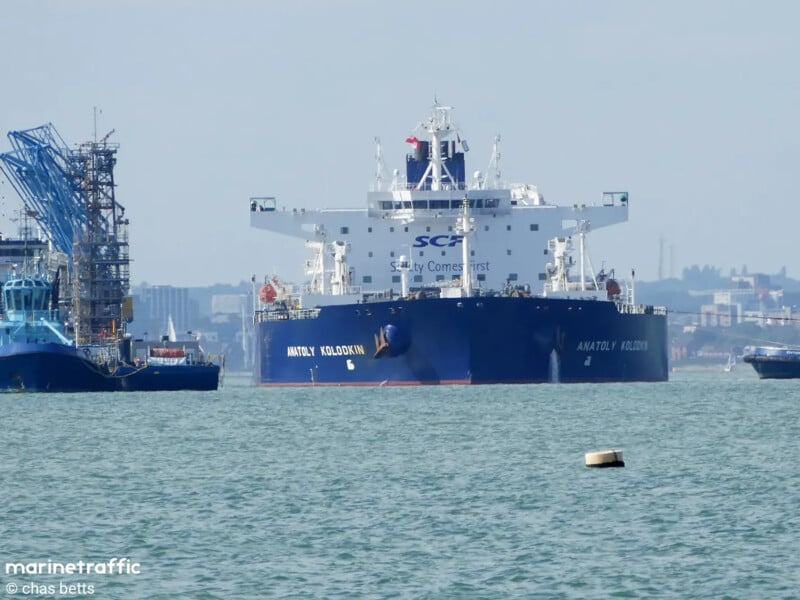 До Куби прибув танкер із російською нафтою. США пропустили його, попри санкції