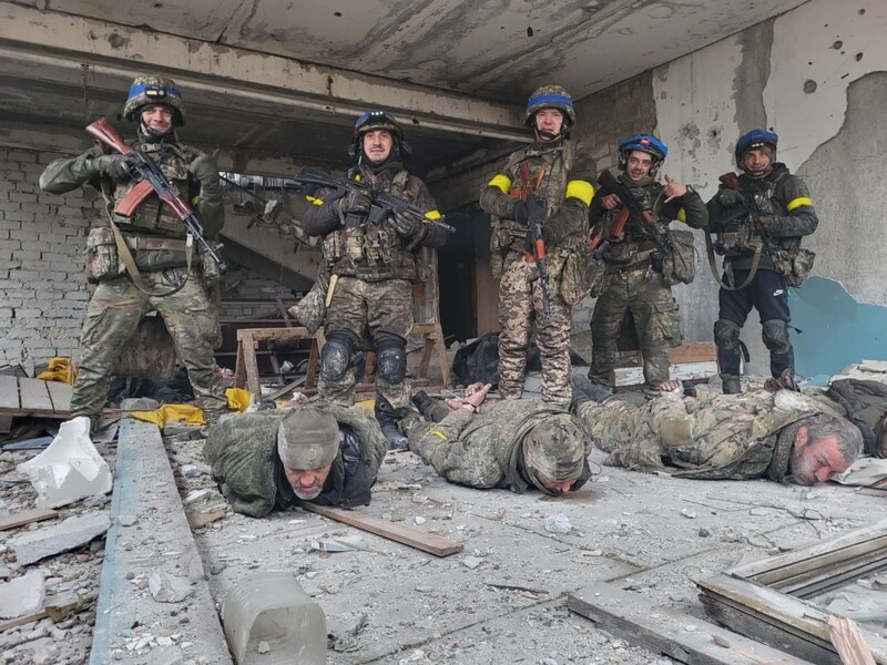 "Не вийшов "флаговтик". ЗСУ взяли в полон окупантів, які хотіли повісити в селі прапор РФ