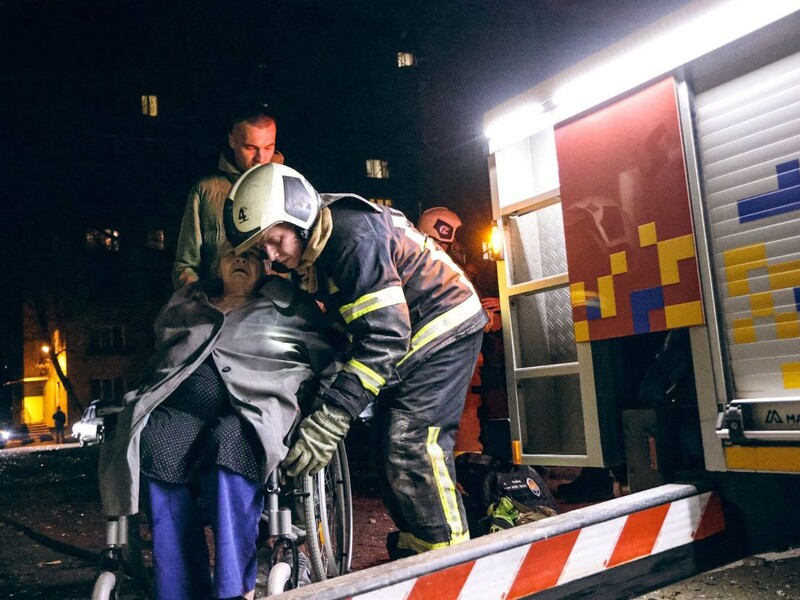 Росіяни вдарили по багатоповерхівці в Полтаві. Є загиблий і поранені