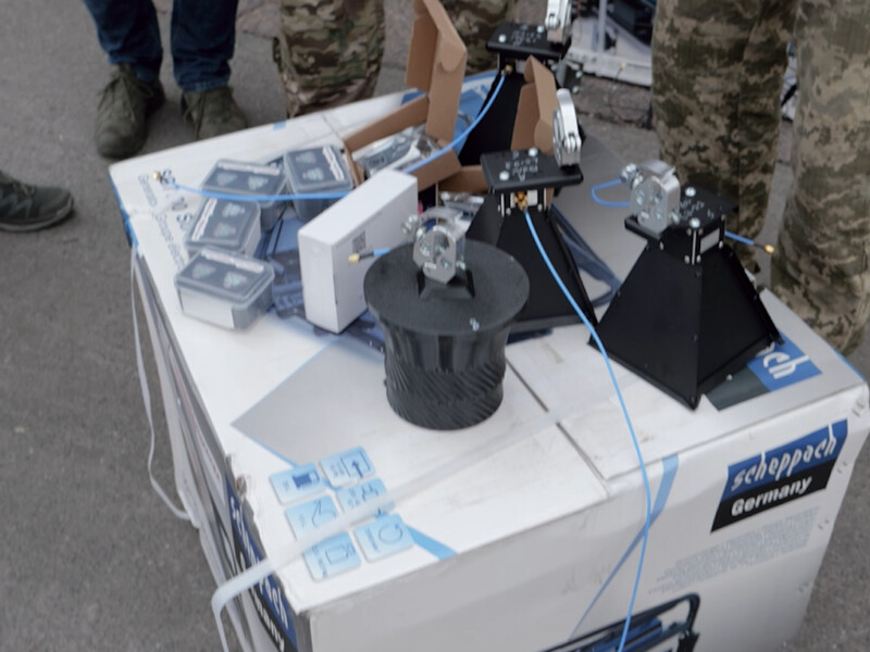 "Украинская команда" передала бойцам 413-го полка "Рейд" СБС генераторы и комплектующие для дронов