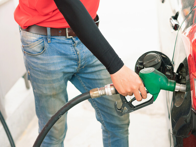 Ціни на пальне в Україні залишаються нижчими, ніж у ЄС, попри потребу імпорту й війну – НАУ