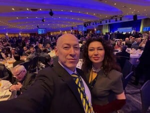 Медведев неизлечимо болен, штурм приемной Путина, паника среди элит и дроны над Лукашенко. Стрим Бацман с Гордоном. Трансляция