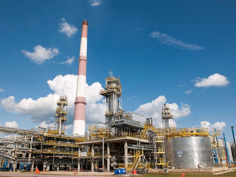 Один із найбільших НПЗ Росії зупинив роботу після удару дронів