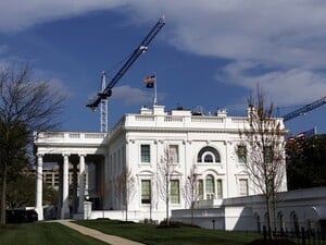 Суд приостановил реконструкцию Белого дома, начатую Трампом. Он отреагировал