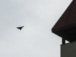 Задержка рейсов, перебои со светом, погибшие. РФ с утра атакует Украину дронами. Главное