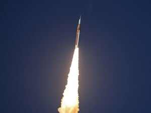 NASA запустило першу за пів століття місію до Місяця. Фоторепортаж
