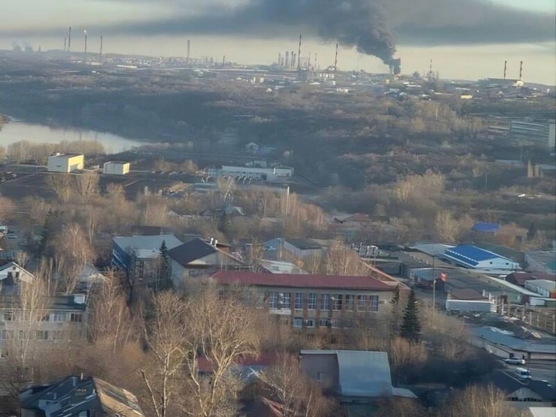 Дрони атакували російську Уфу. На НПЗ виникла масштабна пожежа. Фото, відео
