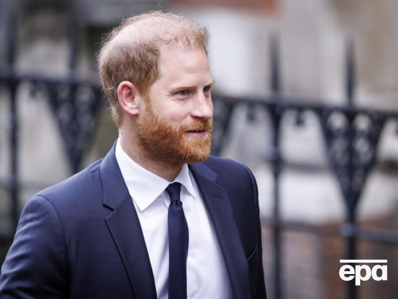 В суде обнародовали шаловливую переписку принца Гарри с журналисткой. Как она его нежно называла