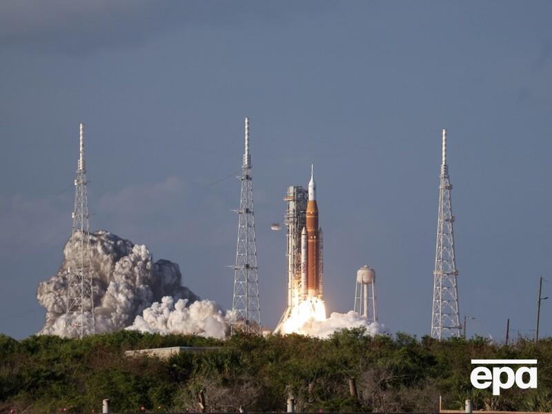 Астронавти першого за пів століття польоту людей до Місяця зіткнулися з несподіваною проблемою