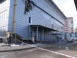 У Сумах дрон РФ влучив у центральний ринок, є поранені. Відео