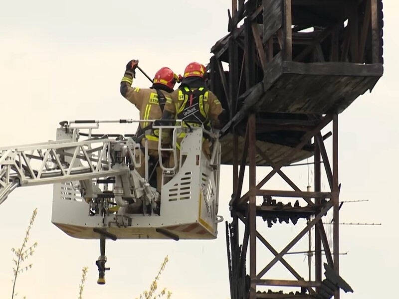 У Польщі у Страсну п'ятницю згорів хрест з особливим символічним значенням. Фото, відео