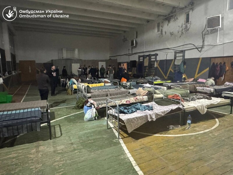 Утримання тижнями і антисанітарія. Омбудсмен заявив про "кричущі" порушення в ТЦК на Закарпатті. Фото