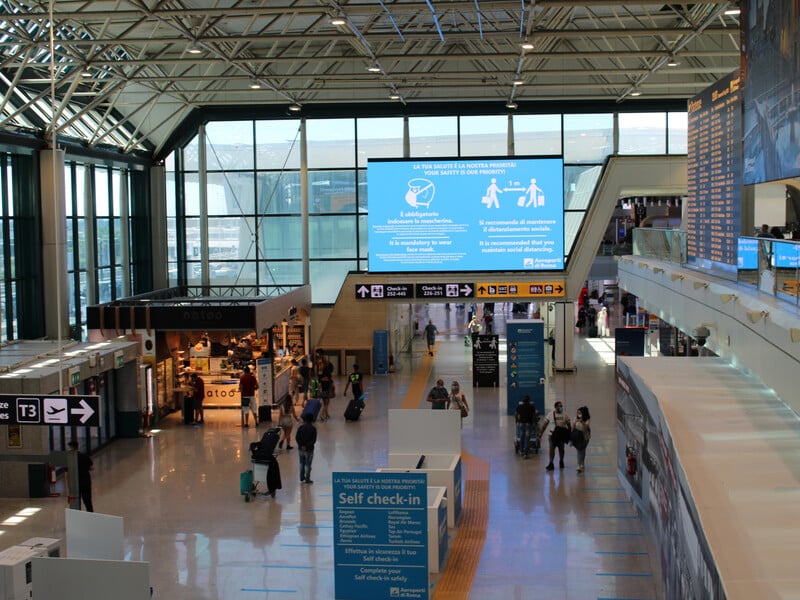 Дефіцит авіапального підбирається до Європи. В аеропортах Італії вводять обмеження