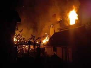 В Одесі під час нічної атаки сталося влучання в багатоповерхівку. Є загиблі, серед них дитина