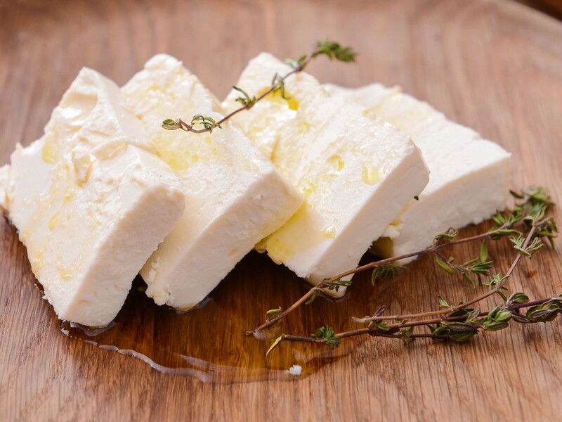 Как отличить настоящую овечью брынзу от подделки. Украинский фермер раскрыл простой секрет