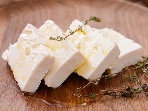 Как отличить настоящую овечью брынзу от подделки. Украинский фермер раскрыл простой секрет