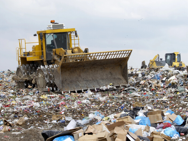 Украинец думал, что нашел на свалке клад, но дома его ждало разочарование. Что он обнаружил