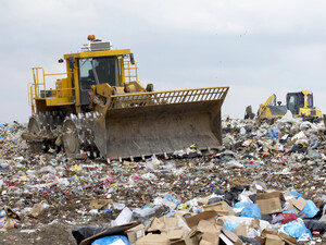 Украинец думал, что нашел на свалке клад, но дома его ждало разочарование. Что он обнаружил