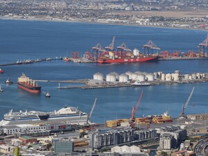 Судоходство через Ормузский пролив достигло рекордного уровня за два дня – Bloomberg