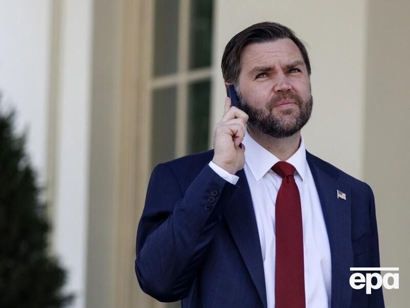 Венс вирушив до Угорщини для зустрічі з Орбаном напередодні виборів. Планує говорити і про Україну