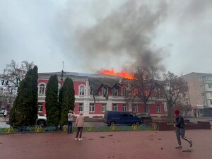 РФ массово атаковала Черниговскую область. Горели мэрия и налоговая