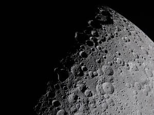 Экипаж космической миссии Artemis II сфотографировал Луну вблизи. Фоторепортаж