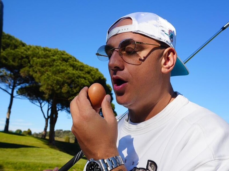 Потап показал, как играет пасхальным яйцом в гольф
