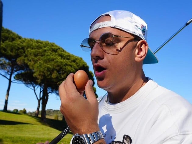Потап показал, как играет пасхальным яйцом в гольф