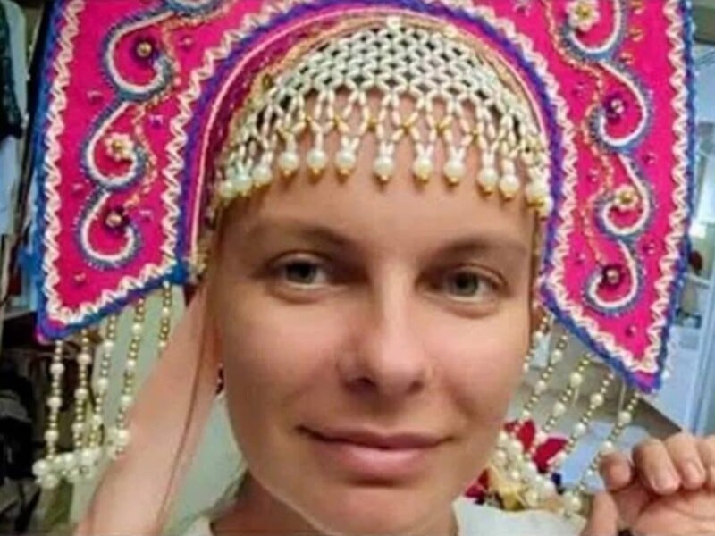 После скандала с кокошником и откровенными фото МИД отозвал почетного консула Украины в Доминикане