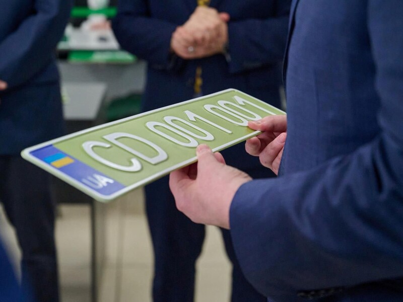 В Украине будут ездить автомобили с номерами оливкового цвета. О чем это будет свидетельствовать?